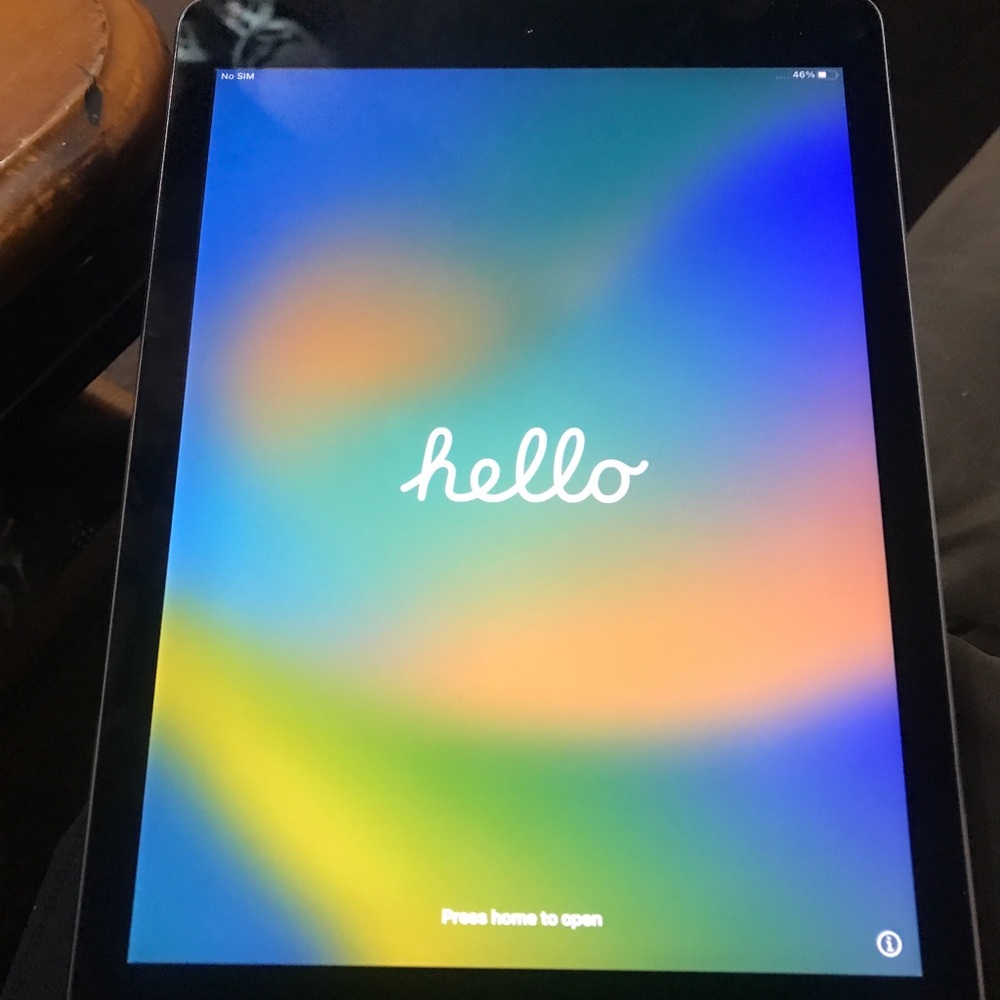 Apple iPad Pro 9.7" 128 GB Unlocked